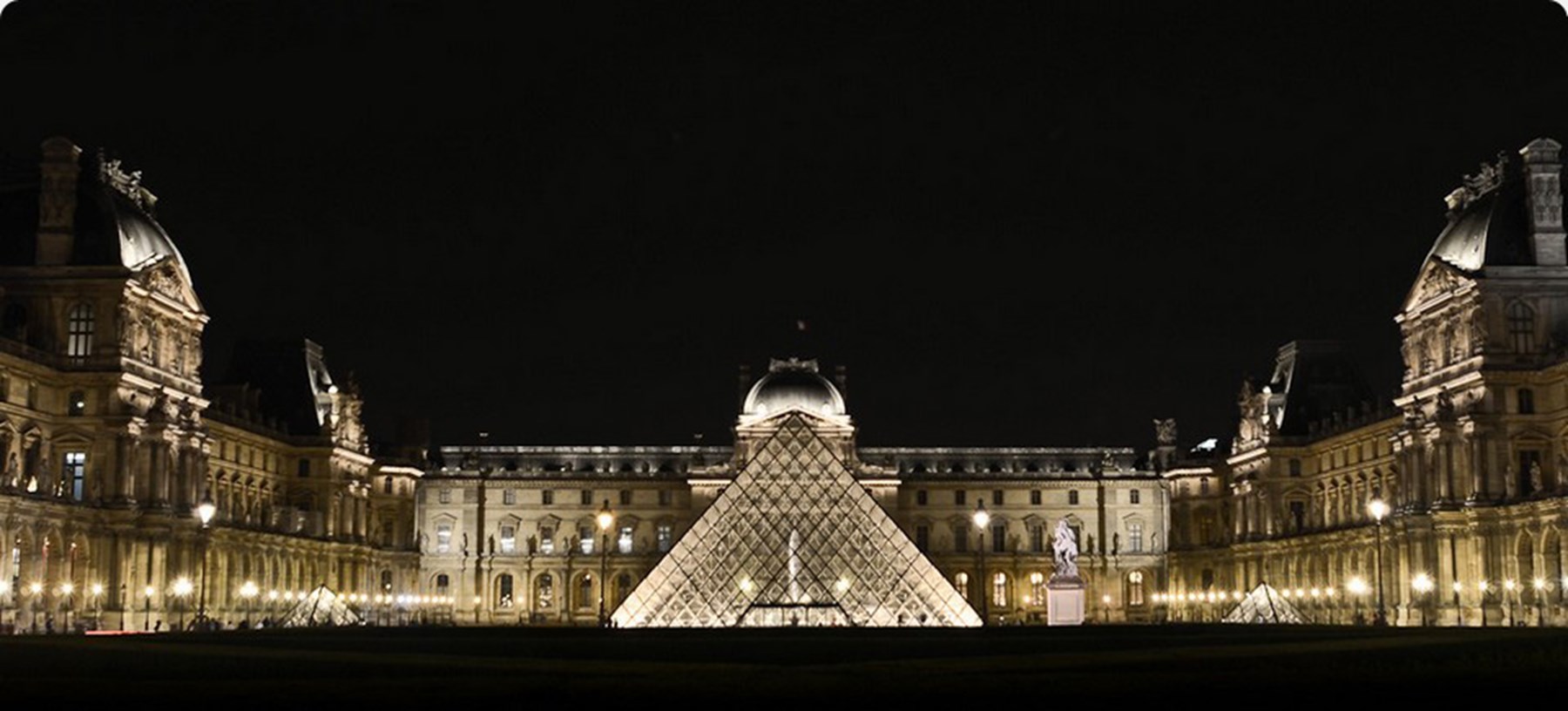 PARIS Le Bristol Main Image Home Page