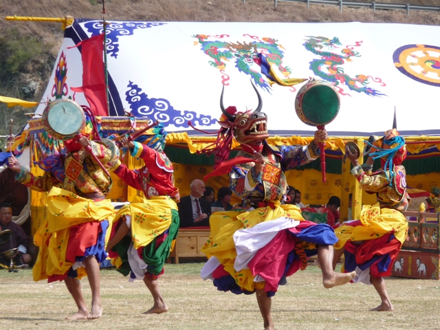 dancers-punakha