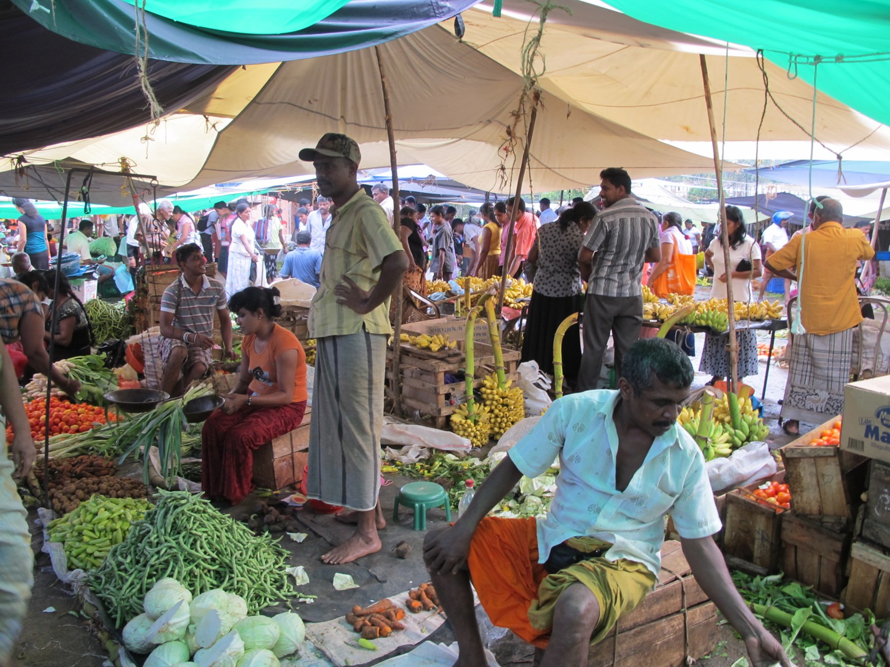 SRI LANKA - Tangalle market