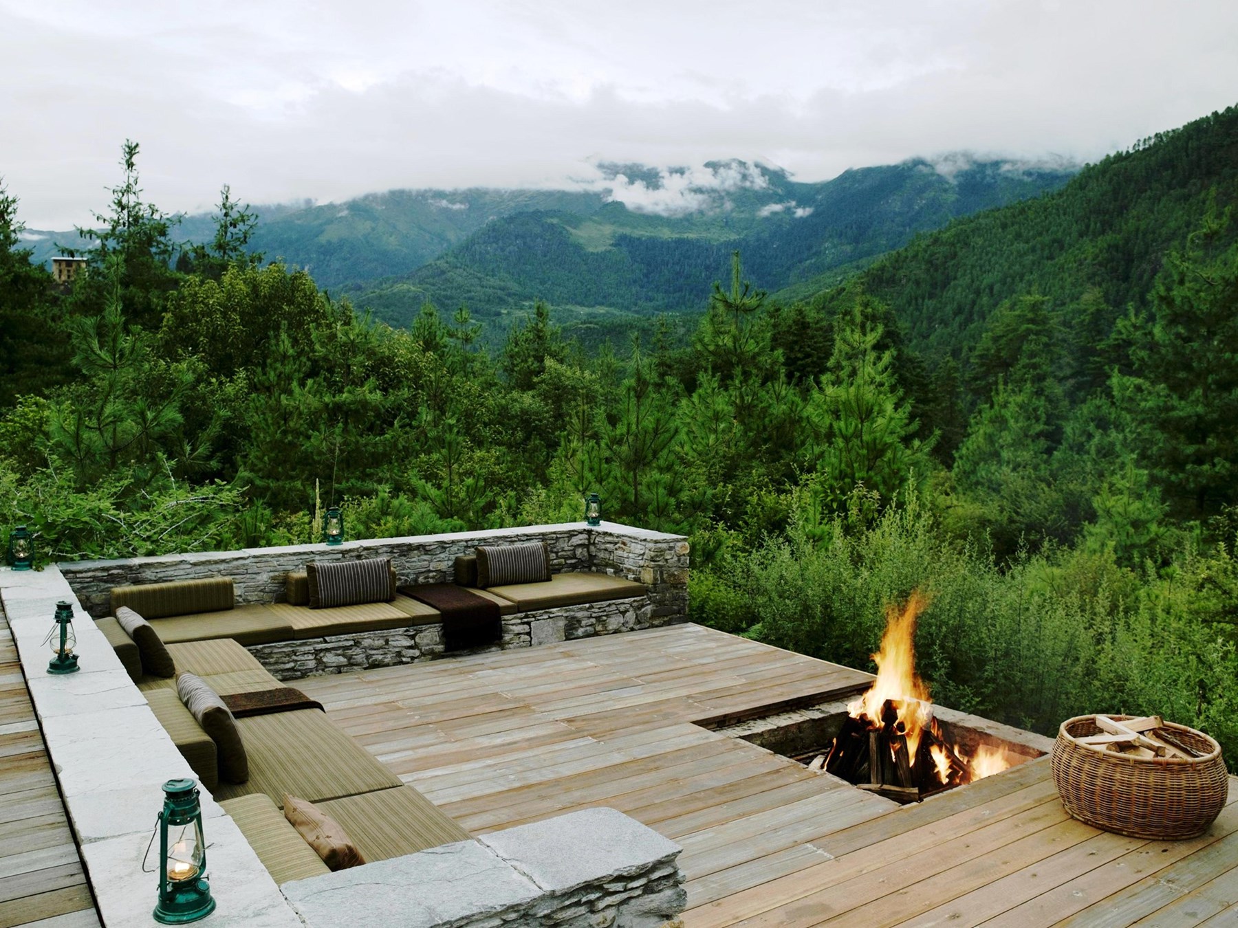 BHUTAN - Amankora Paro bonfire