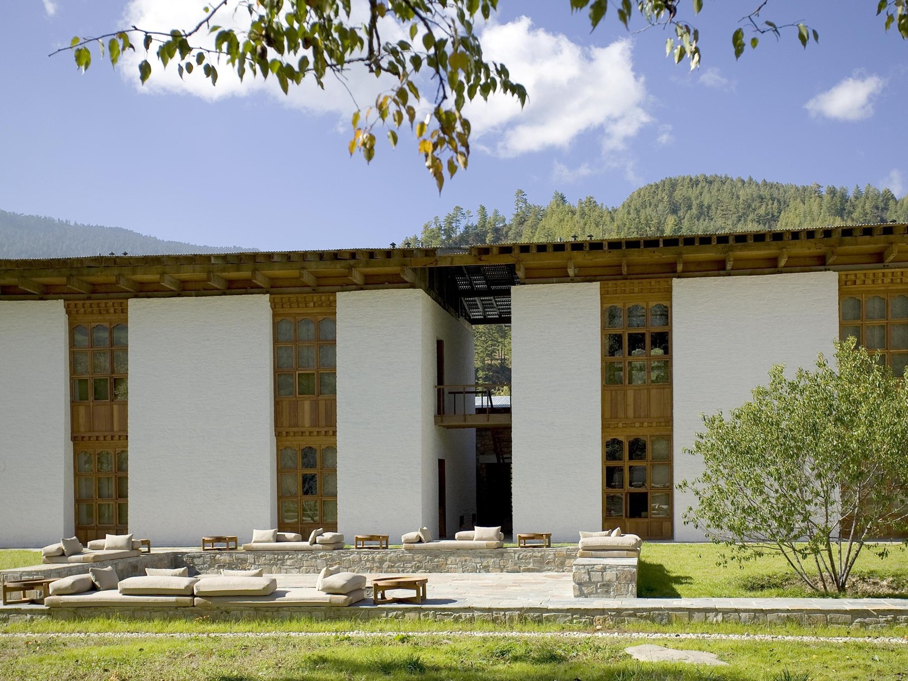 BHUTAN - Bumthang Courtyard Bonfire Day