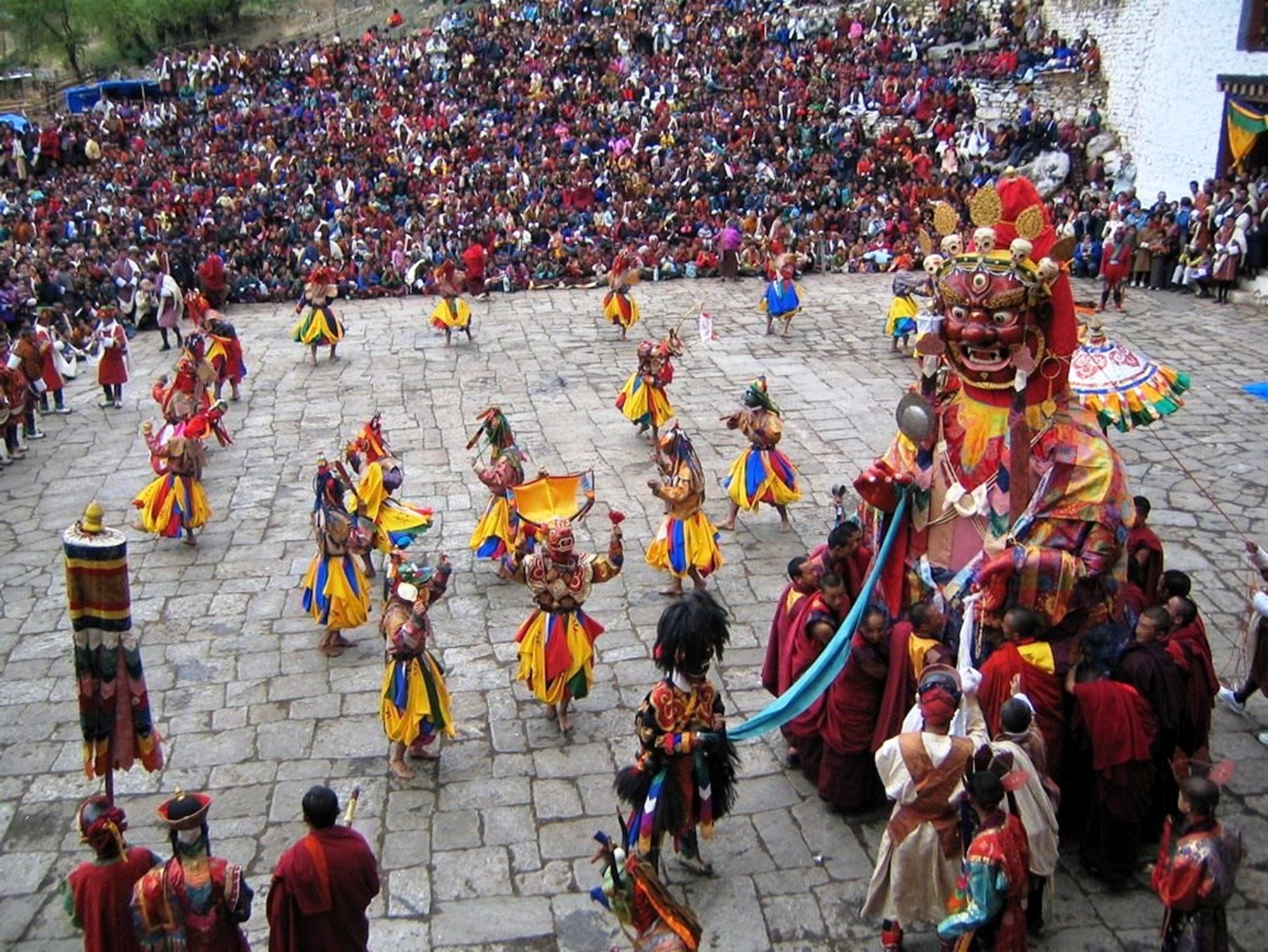 BHUTAN - Festival  scene