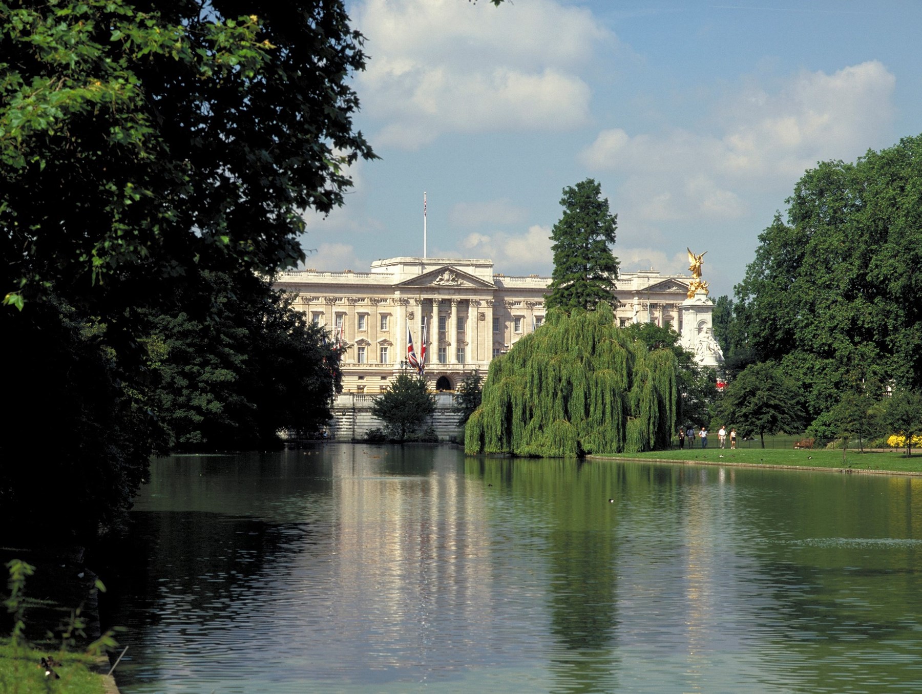 UK -Buckingham Palace St James's Park