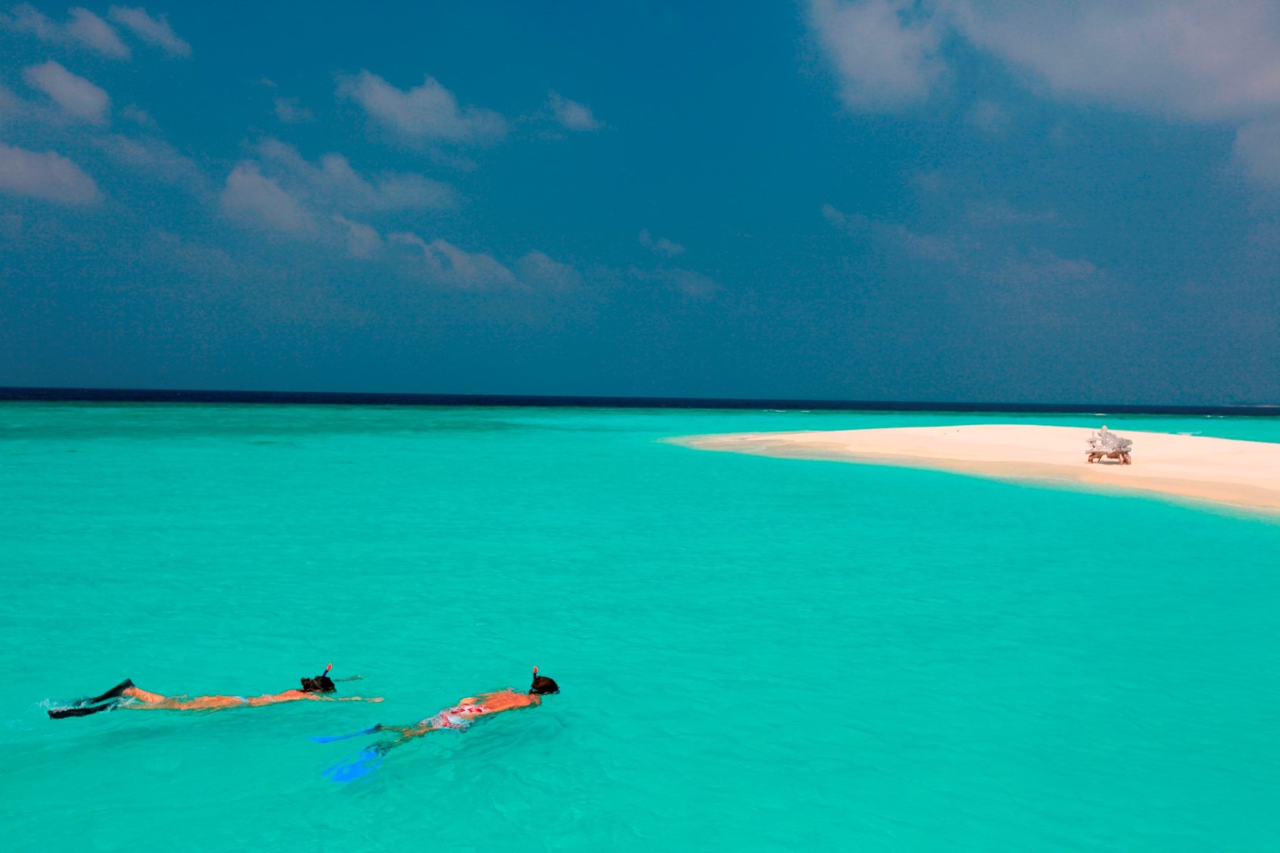 MALDIVES - Soneva Fushi - Snorkeling at sand bank