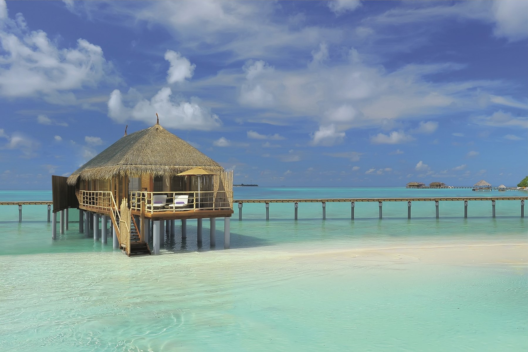 MALDIVES Constance Moofushi Senior Water Villa