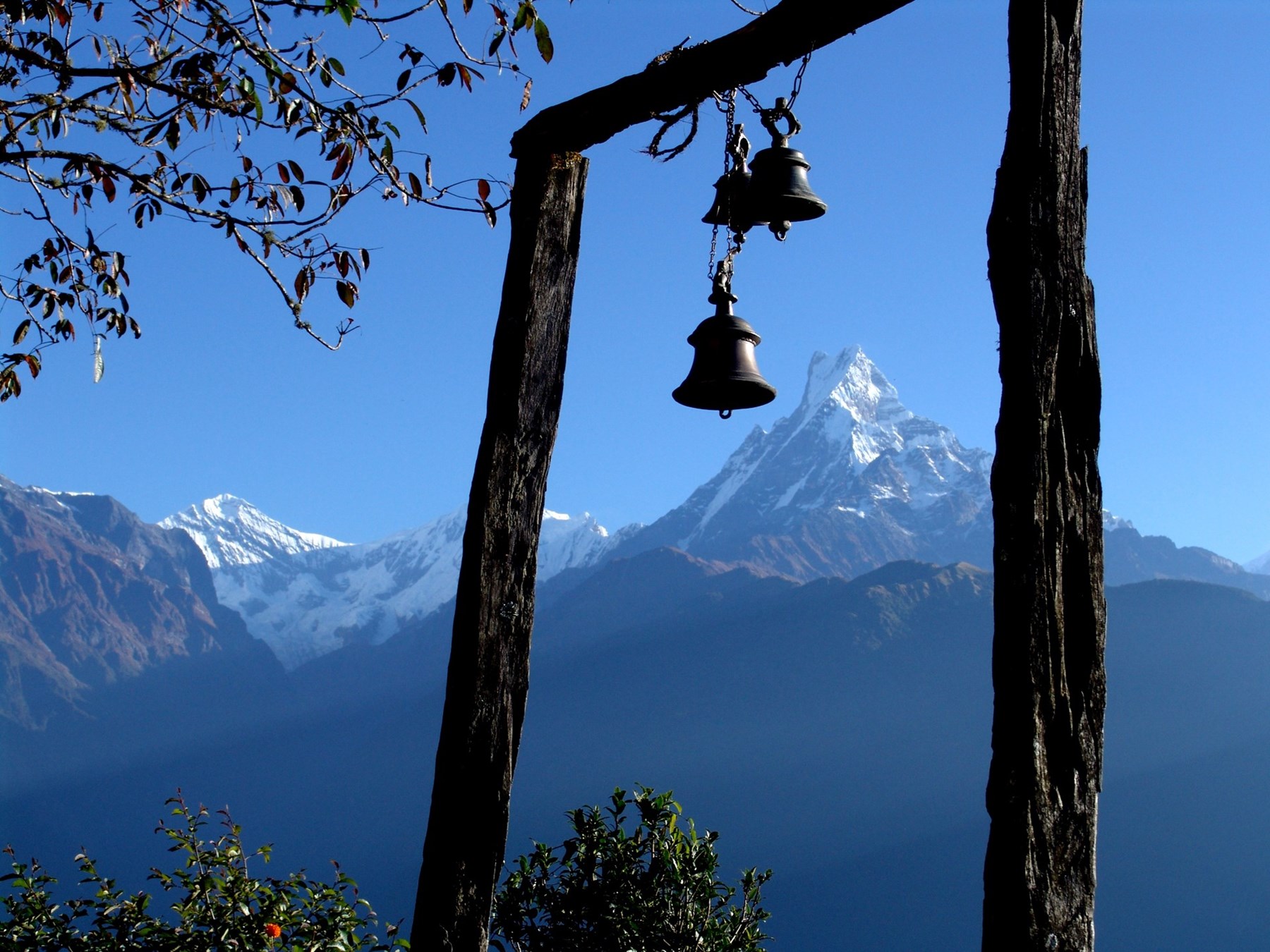 NEPAL Annapurnas And Temple Bells