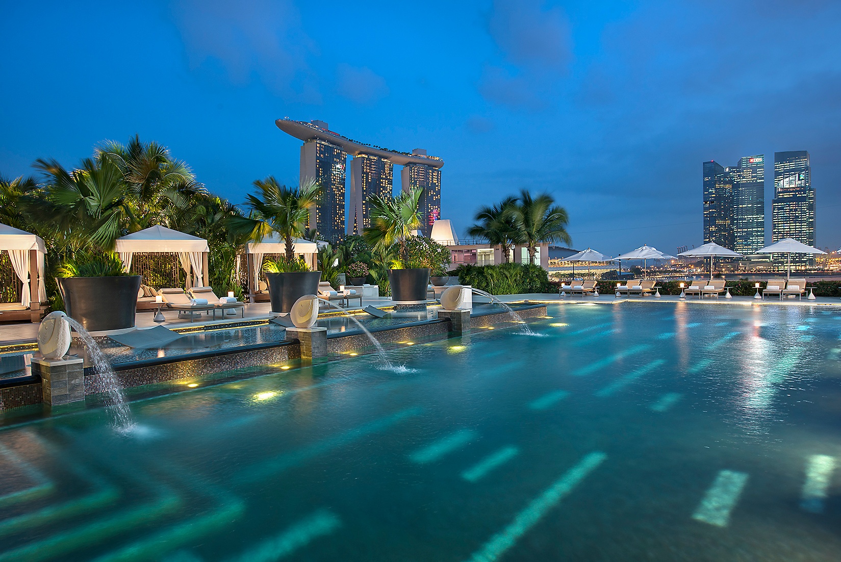 SINGAPORE Mandarin Oriental Pool At Dusk