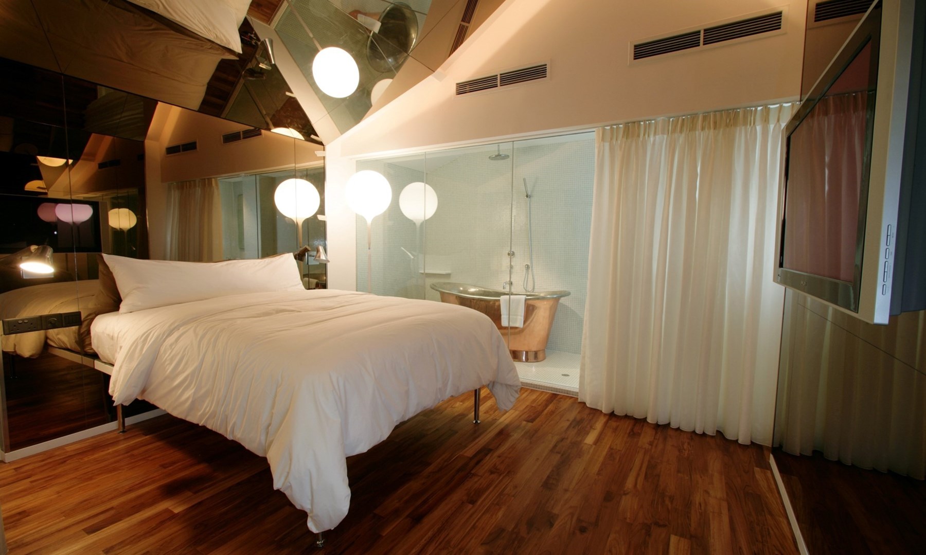 SINGAPORE New Majestic Hotel Singapore Lifestyle Room Mirror Room By Colin Seah 2