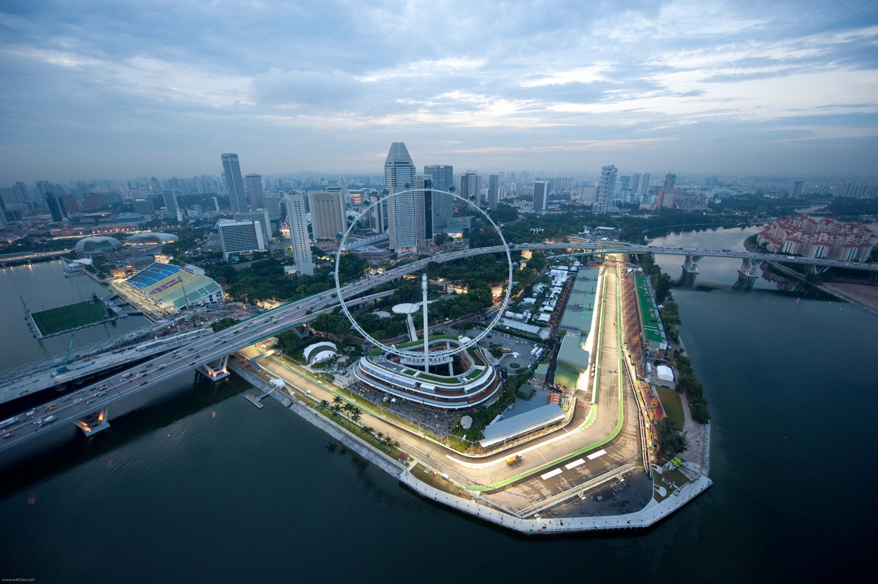 SINGAPORE Singapore Flyer And Skyline