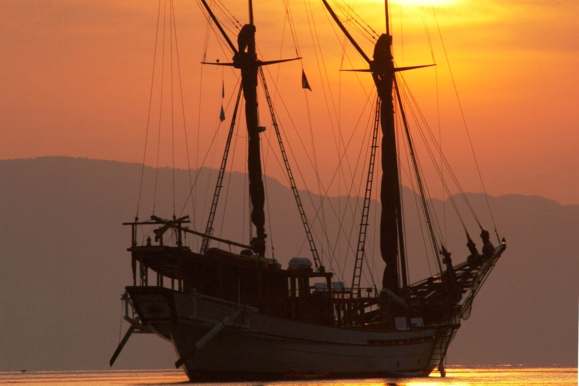 Silolona Sailing Boat Indonesia 22 