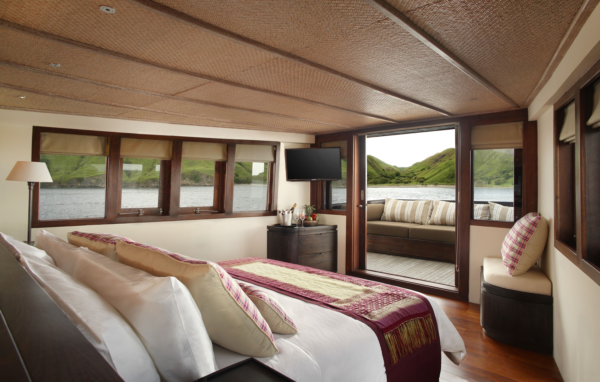 Alila Purnama Luxury Sailing Indonesia 20 