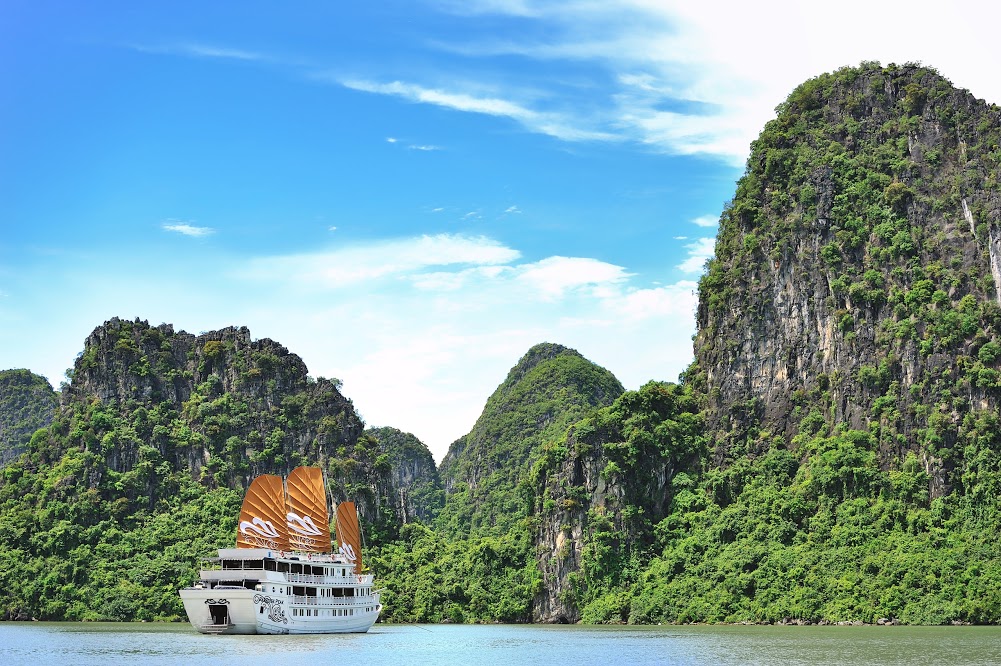 Paradise Peak Halong Bay Vietnam Boat Cruise 2 