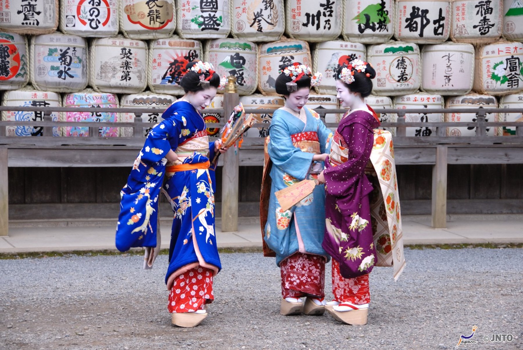 JAPAN Geisha And Junior Maiko Put The Finishing Touches To Their Kimonos In The Gion Area Of Kyoto