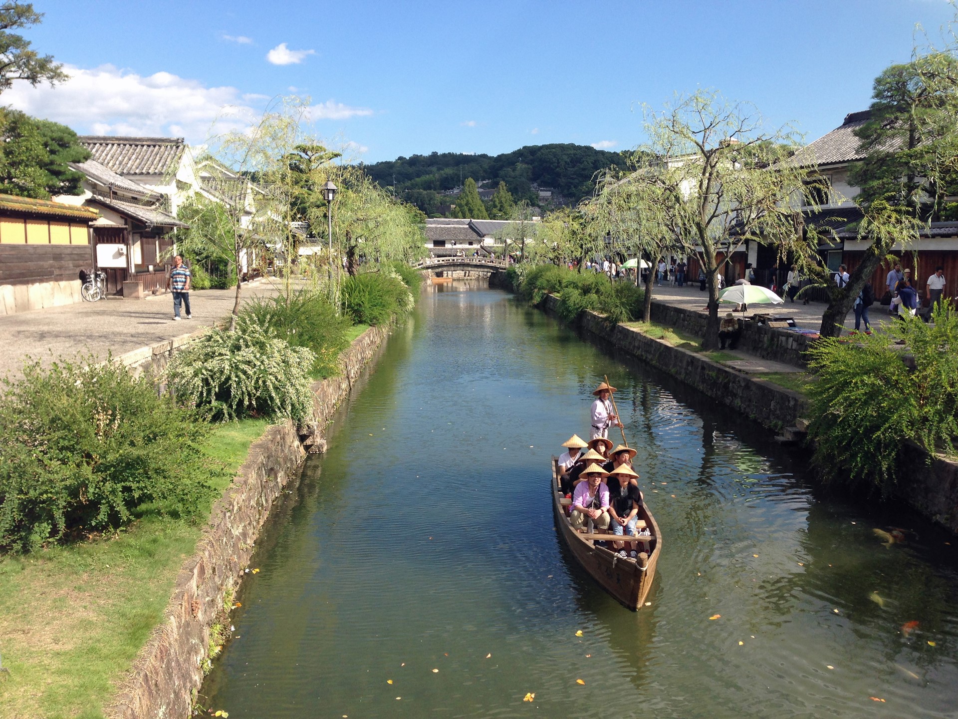 JAPAN The Old Trading Canal At Kurashiki With Its Converted Storehouses And Distinctive Black Tile Roofs Is One Of The Most Pleasant Places To Stroll In Japan
