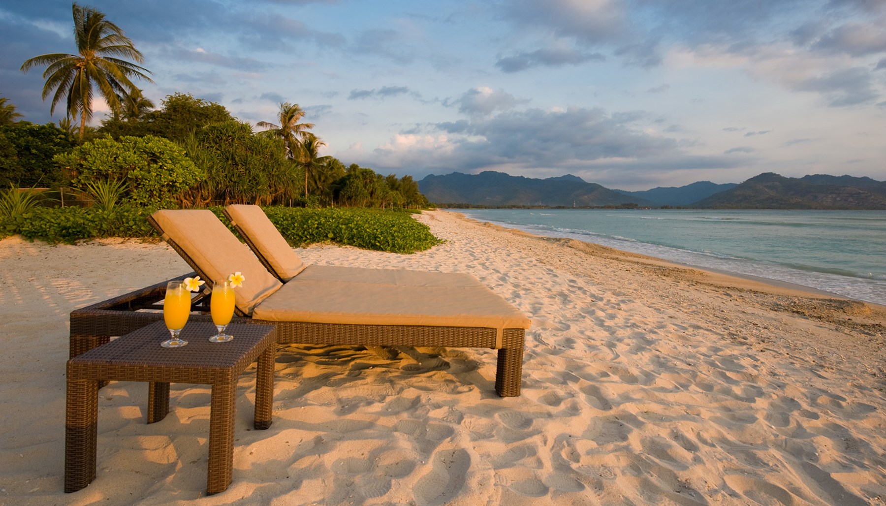 INDONESIA - Sepoi Sepoi Sundowners