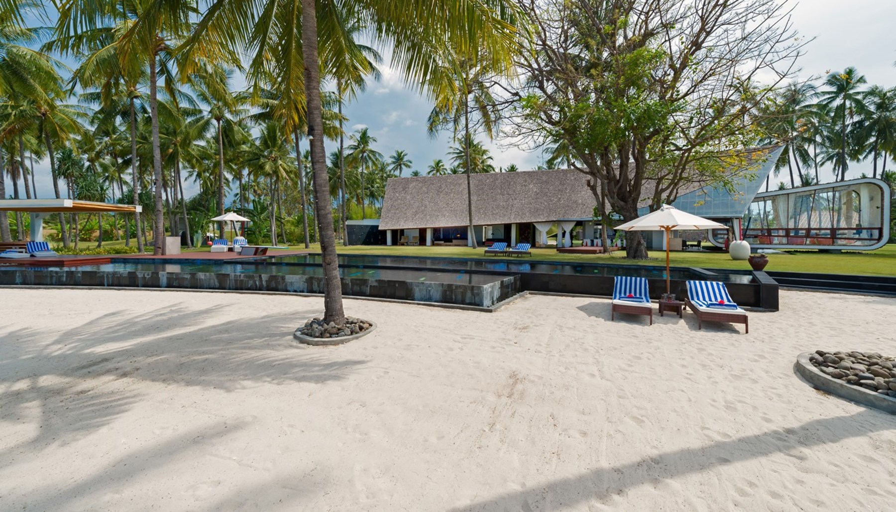 INDONESIA - Villa Sapi View From Beach