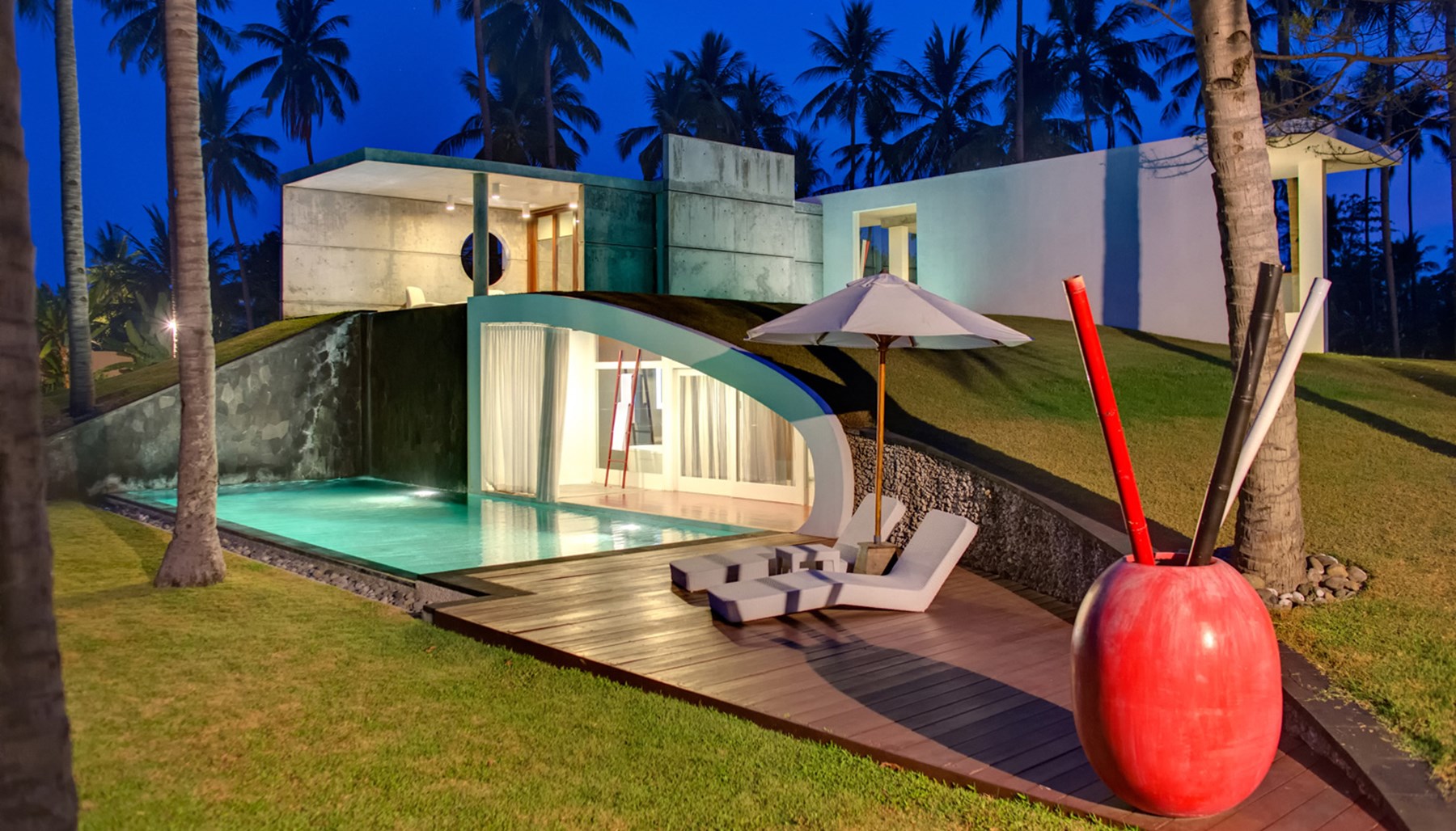 INDONESIA - Villa Sapi Guest House Dowstair Pool At Night