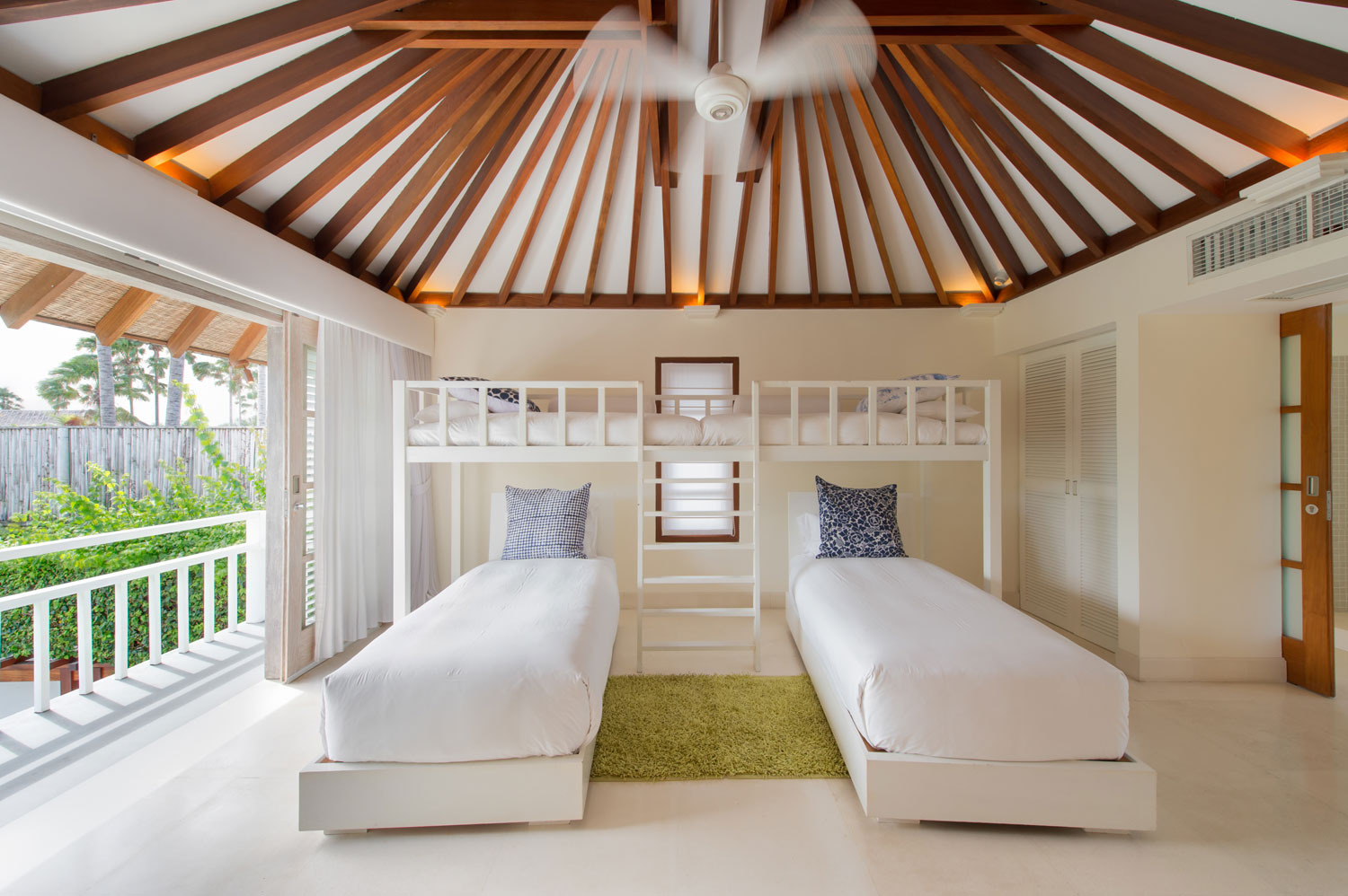 Jajaliluna Bali Indonesia 26 