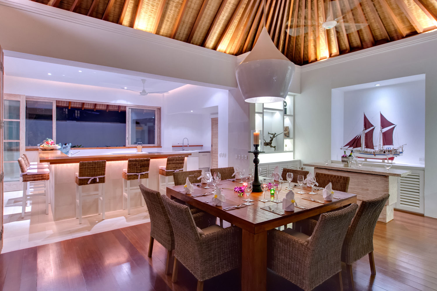 Jajaliluna Bali Indonesia 11 