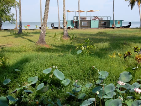 Discovery Houseboat Backwaters South India 3 