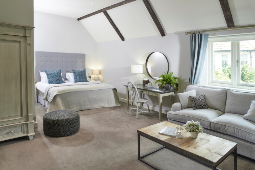 The Fish The Cotswolds Uk 16