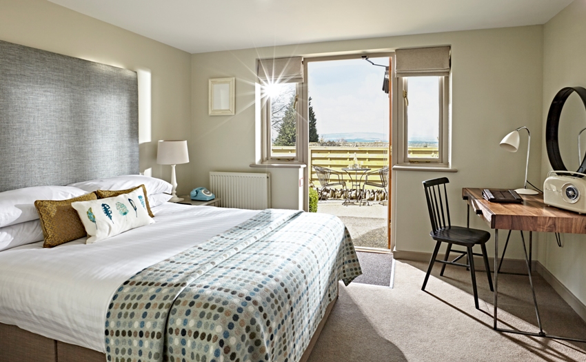 The Fish The Cotswolds Uk 15