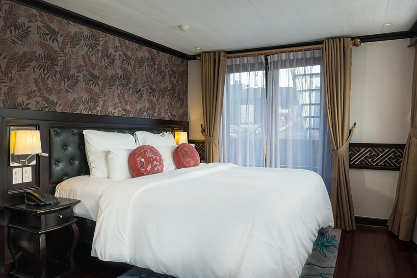 Paradise Luxury Halong Bay Vietnam 4