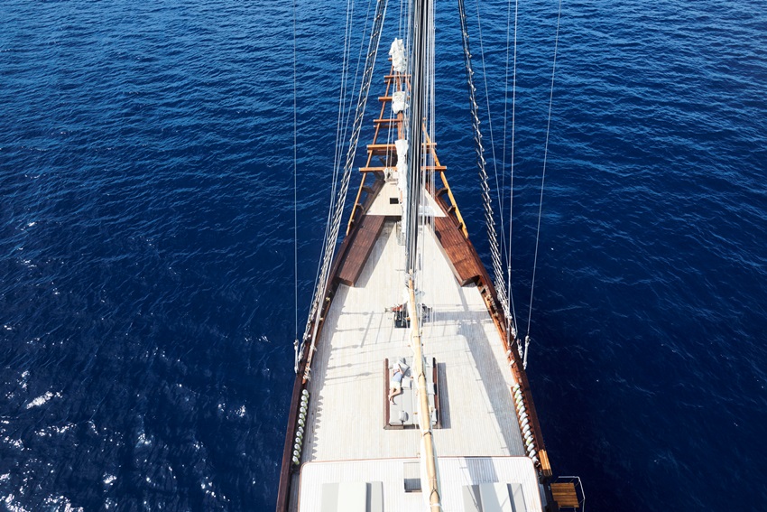 Amandira, Moyo Islan, Indonesia (7).jpg