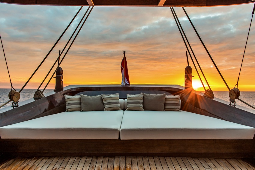 Amandira, Moyo Islan, Indonesia (10).jpg