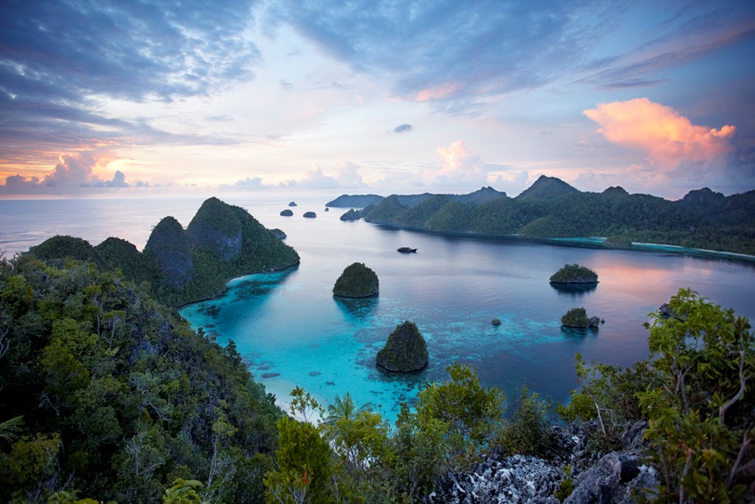 Amanikan, Moyo Island, Indonesia (11).jpg