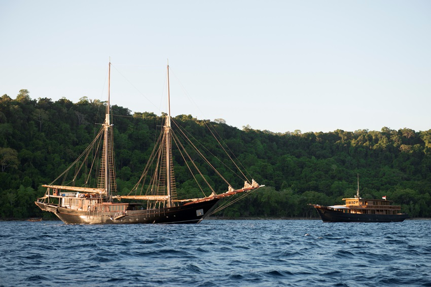 Amanikan, Moyo Island, Indonesia (1).jpg