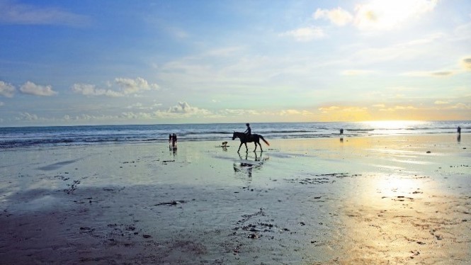 Jimbaran Bay, Bali, Indonesia (6).jpg