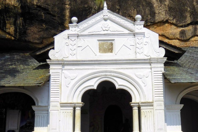 Dambulla Rock temple (2019) 3.jpg