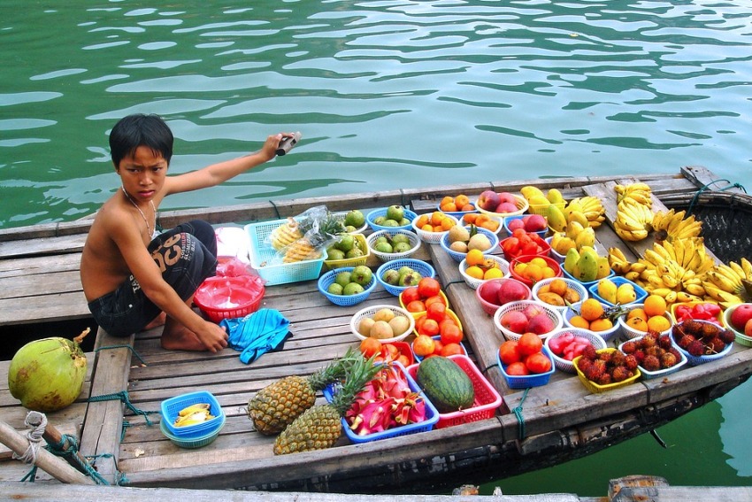 Halong Bay, Vietnam 2.jpg