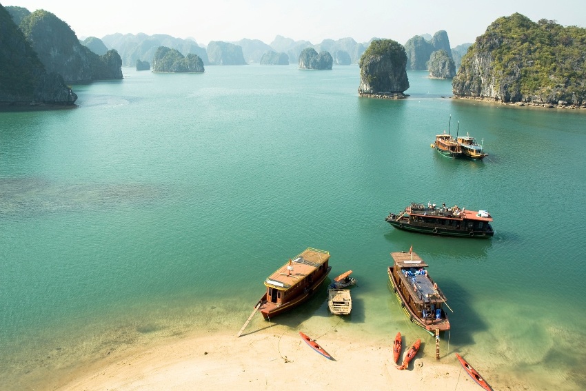 Halong Bay, Vietnam 5.jpg
