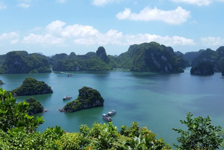 Halong Bay, Vietnam 4.jpg