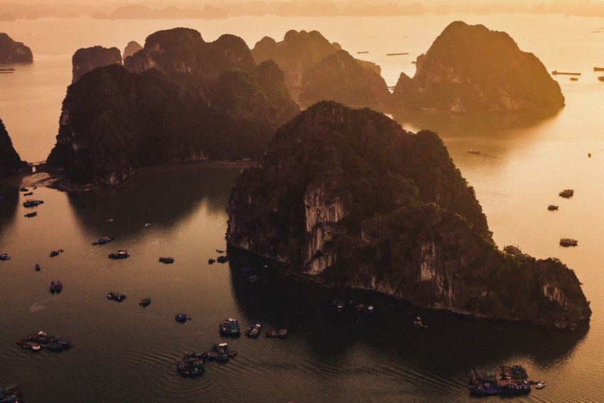 Halong Bay, Vietnam 1.jpg