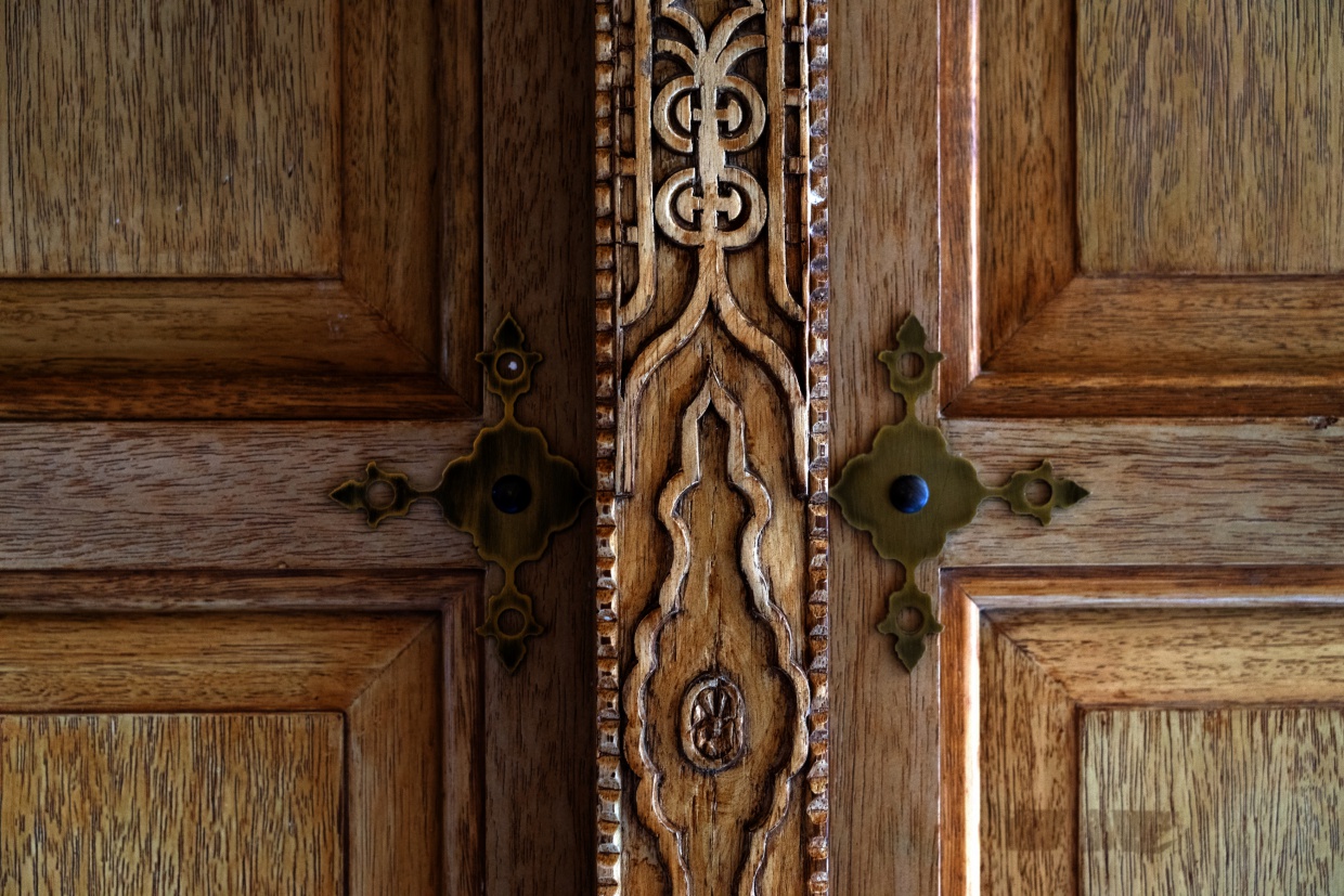 Guest_room_door_detail_[8922-LARGE].jpg