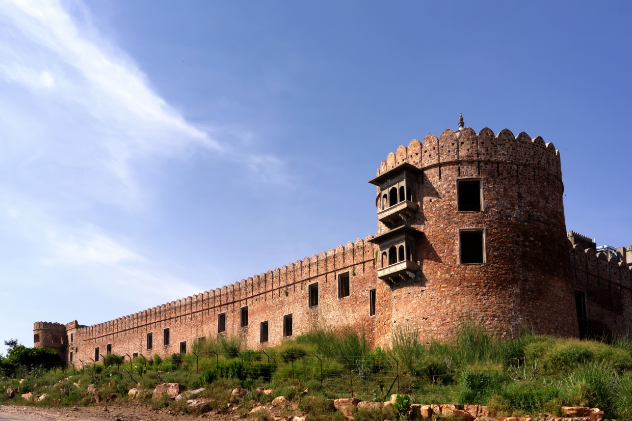 Six_Senses_Fort_Barwara_exterior2_[8932-LARGE].jpg