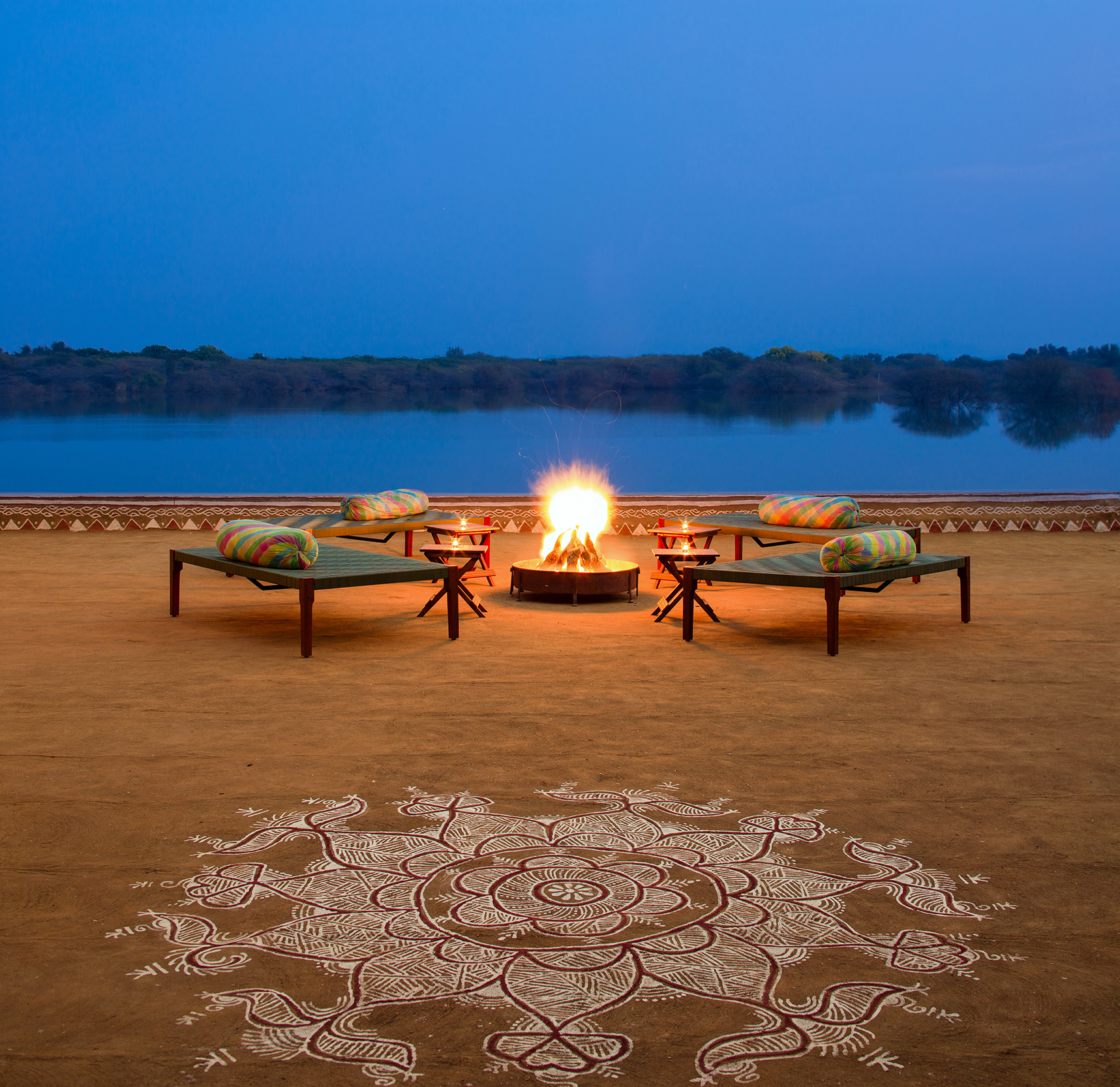 16. Baradari (Outdoor Sitting x Lake View) - RAAS Chhatrasagar x Andre Fanthome.jpeg