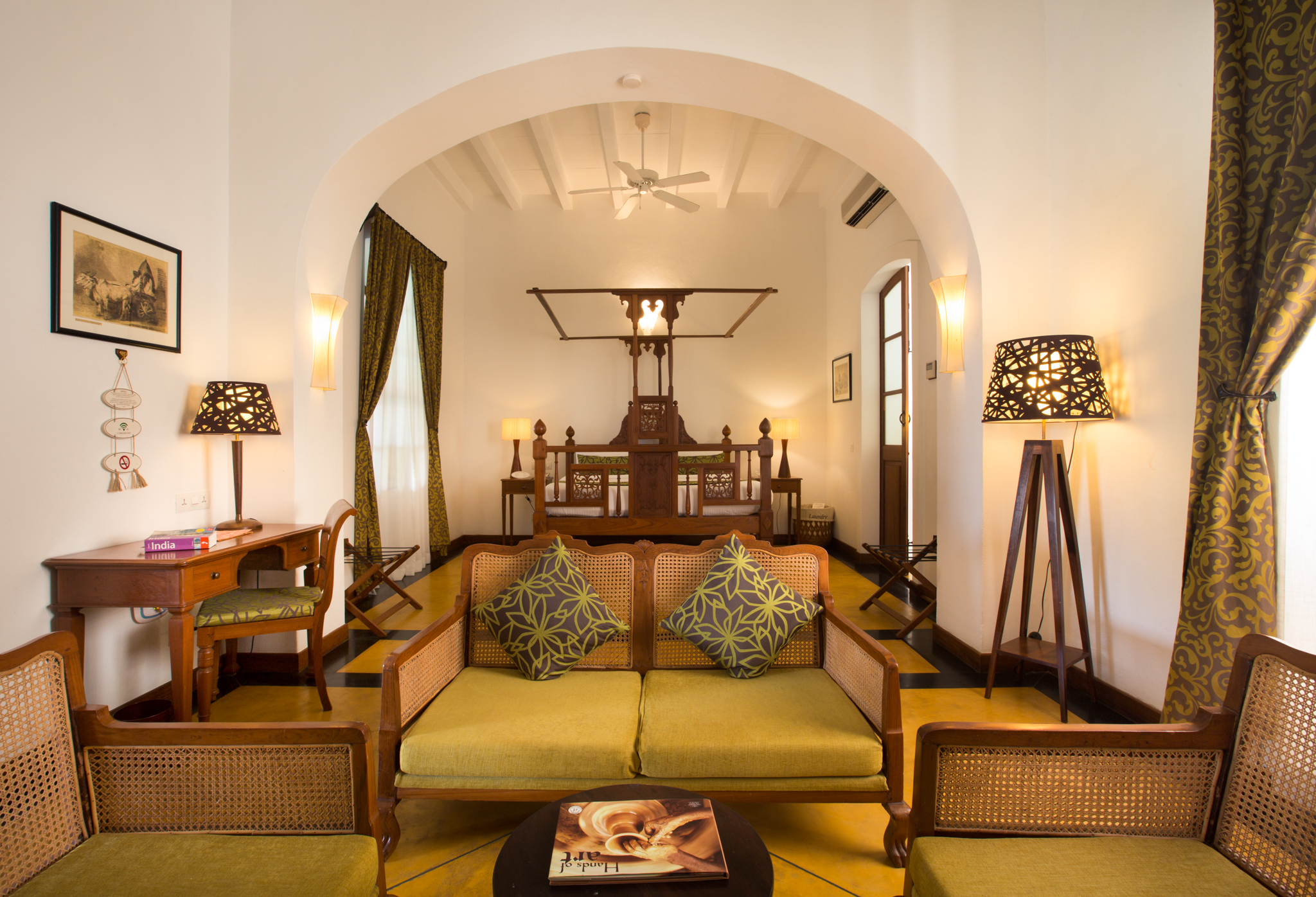 Palais de Mahe Living (1).jpg