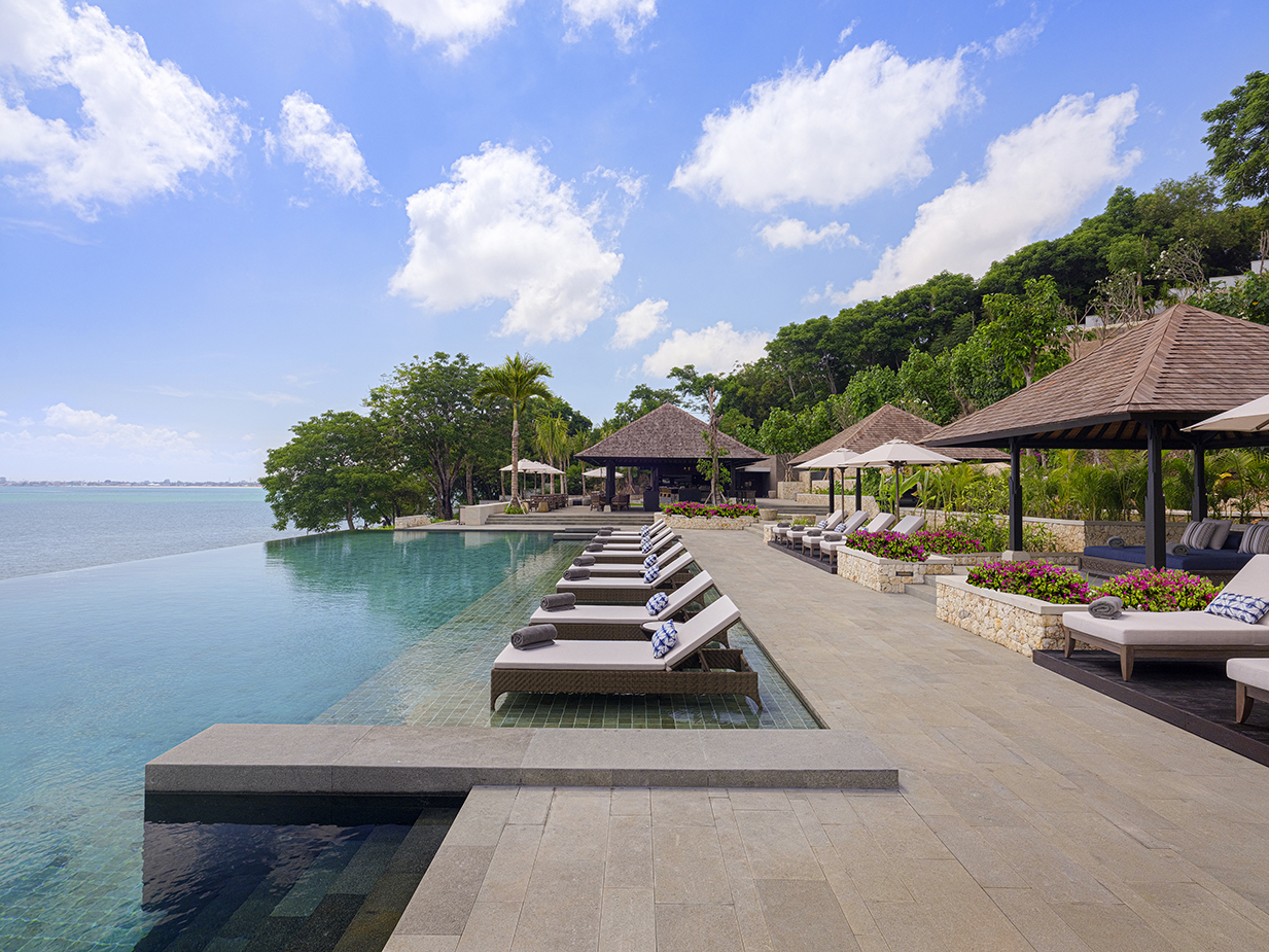 RaffelesInfinity Pool - Loloan.jpg