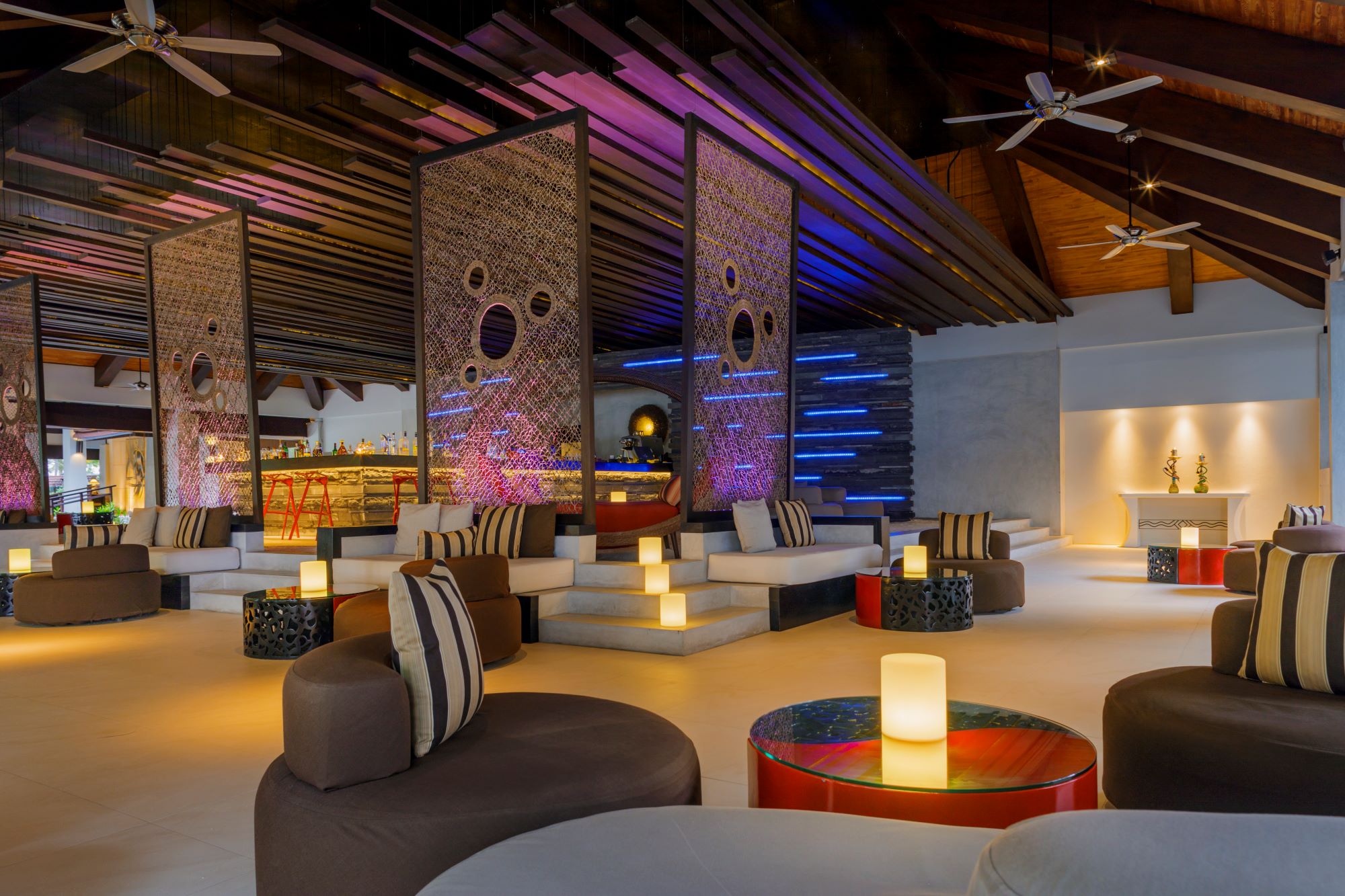 Velassaru Maldives Bar.jpg