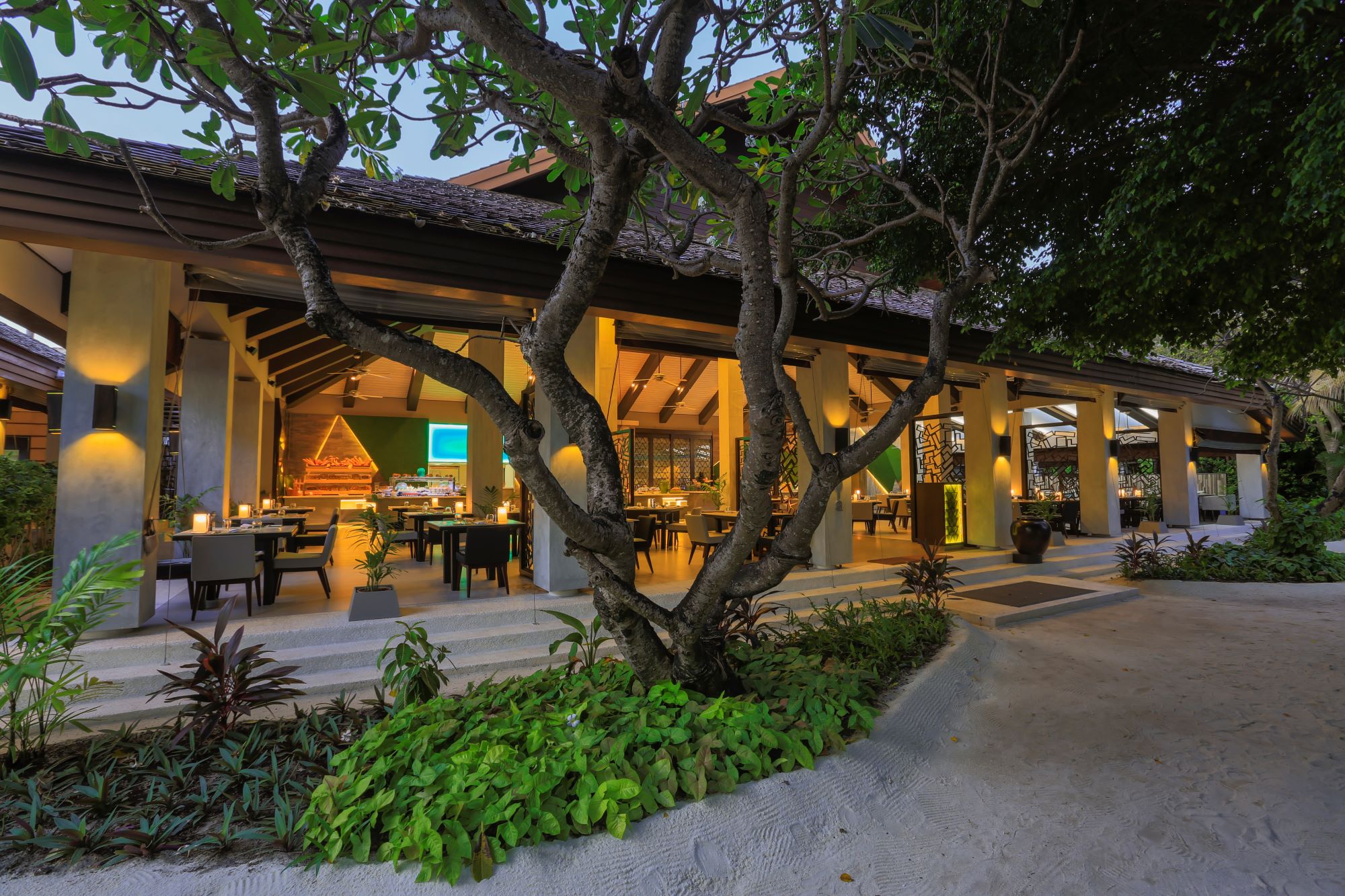 Velassaru Maldives Restaurant.jpg
