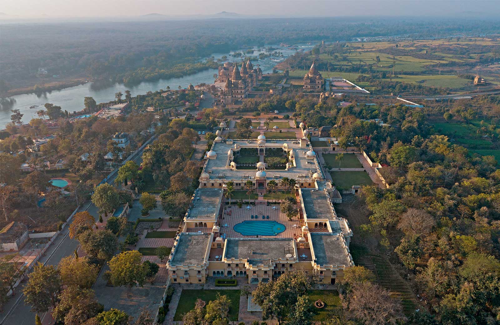 Amar Mahal, Orchha, North India 1.jpg