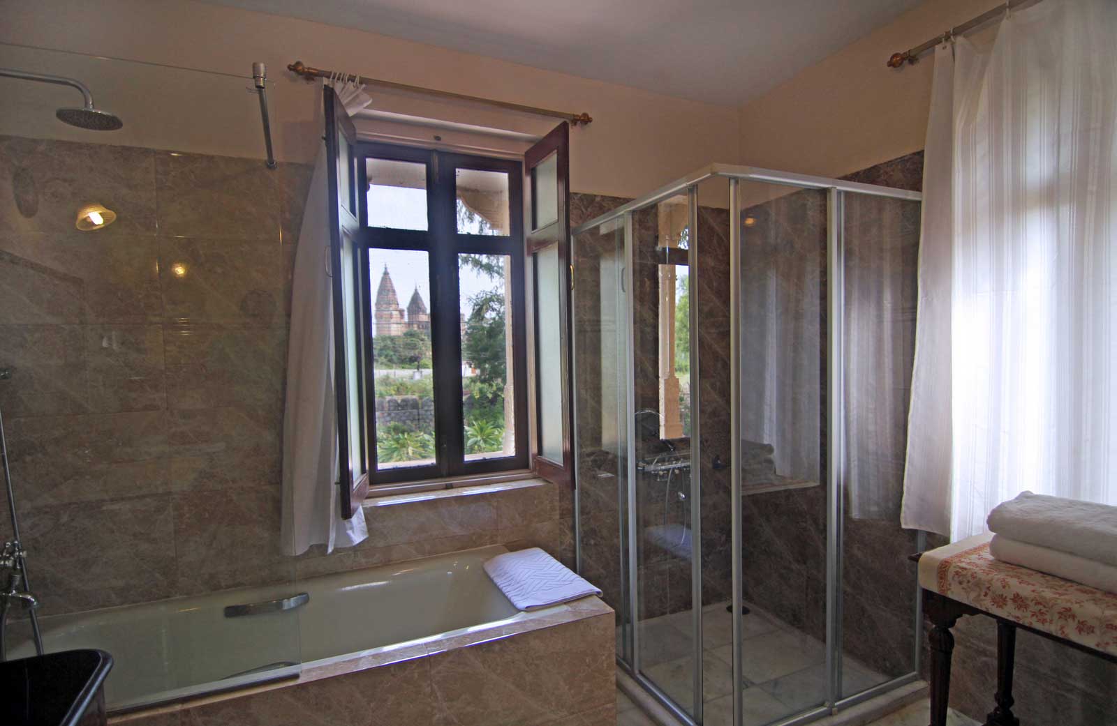 Amar Mahal, Orchha, North India 2.jpg