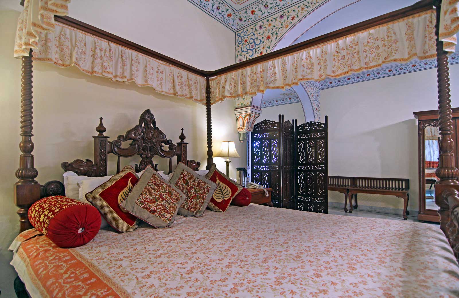 Amar Mahal, Orchha, North India 5.jpg