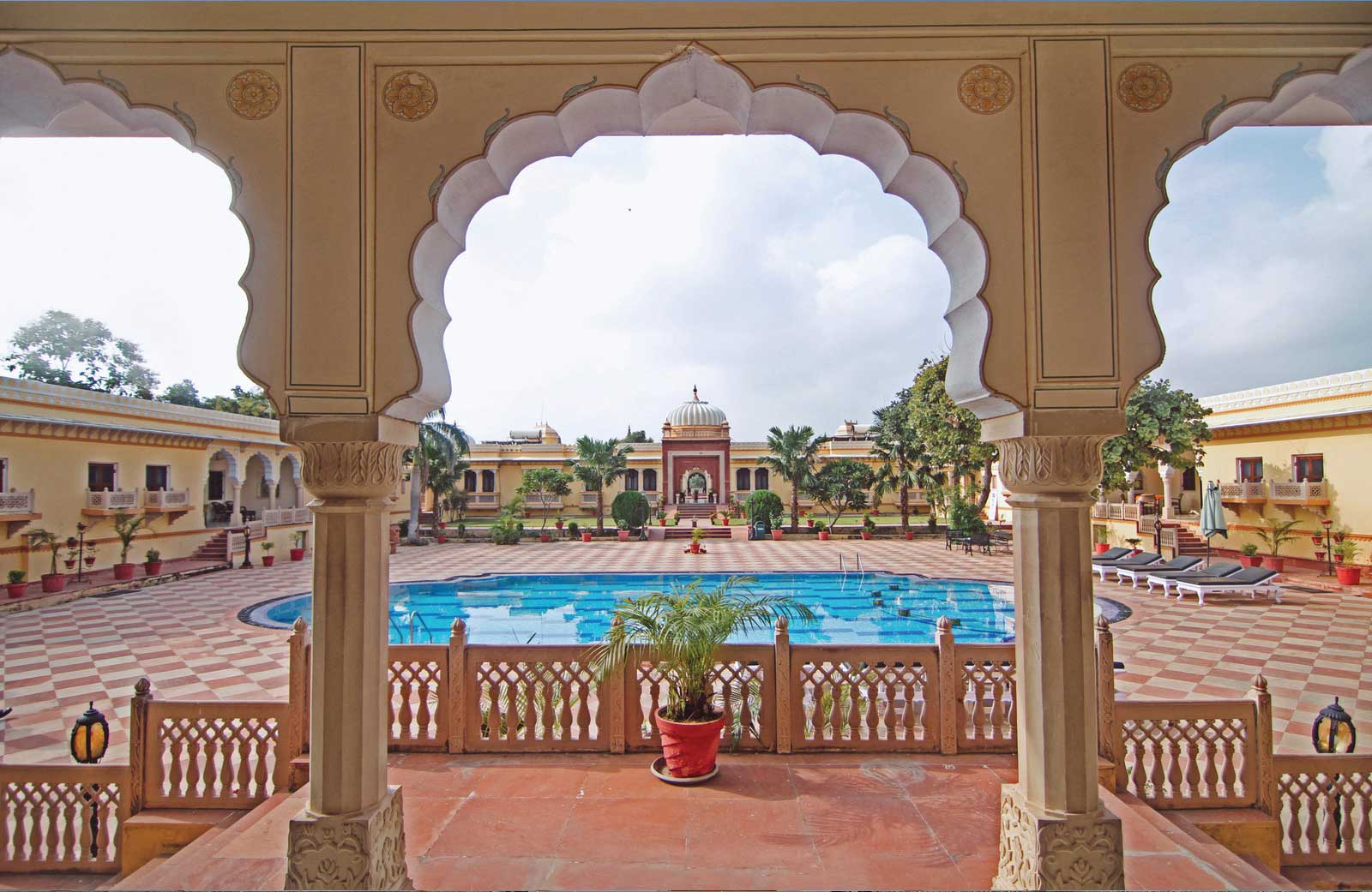 Amar Mahal, Orchha, North India 8.jpg