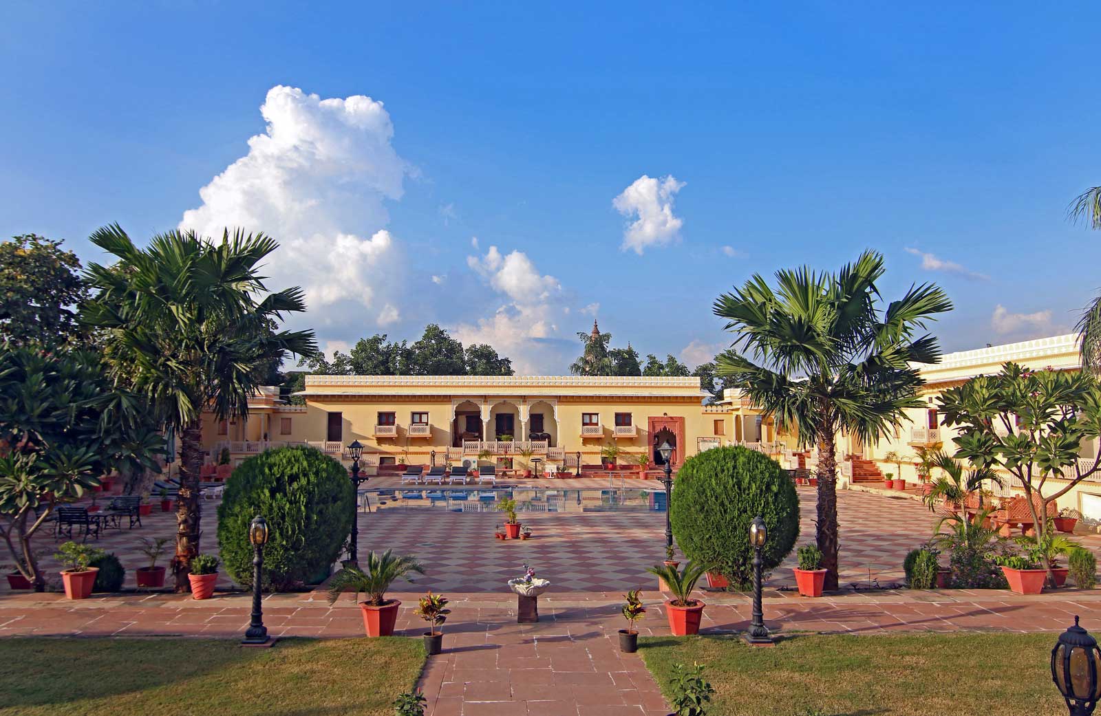 Amar Mahal, Orchha, North India 9.jpg