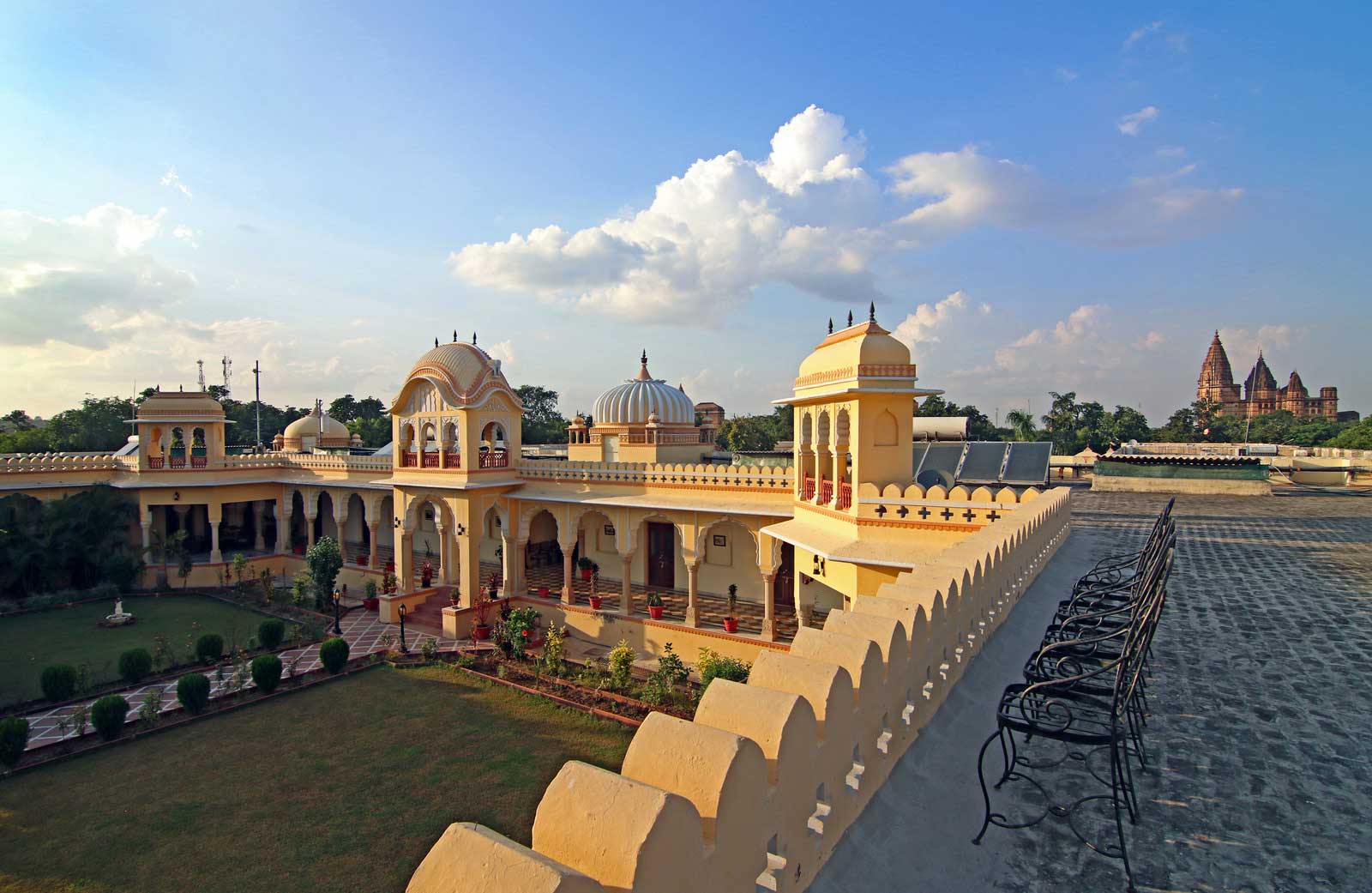 Amar Mahal, Orchha, North India 13.jpg